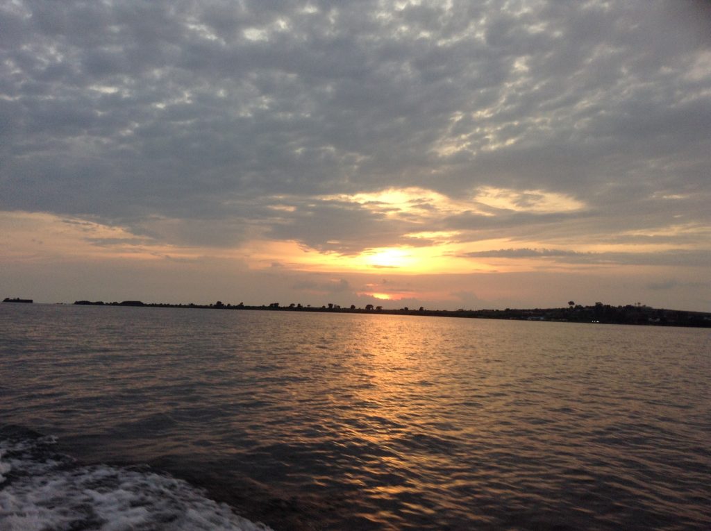 船上の夕日